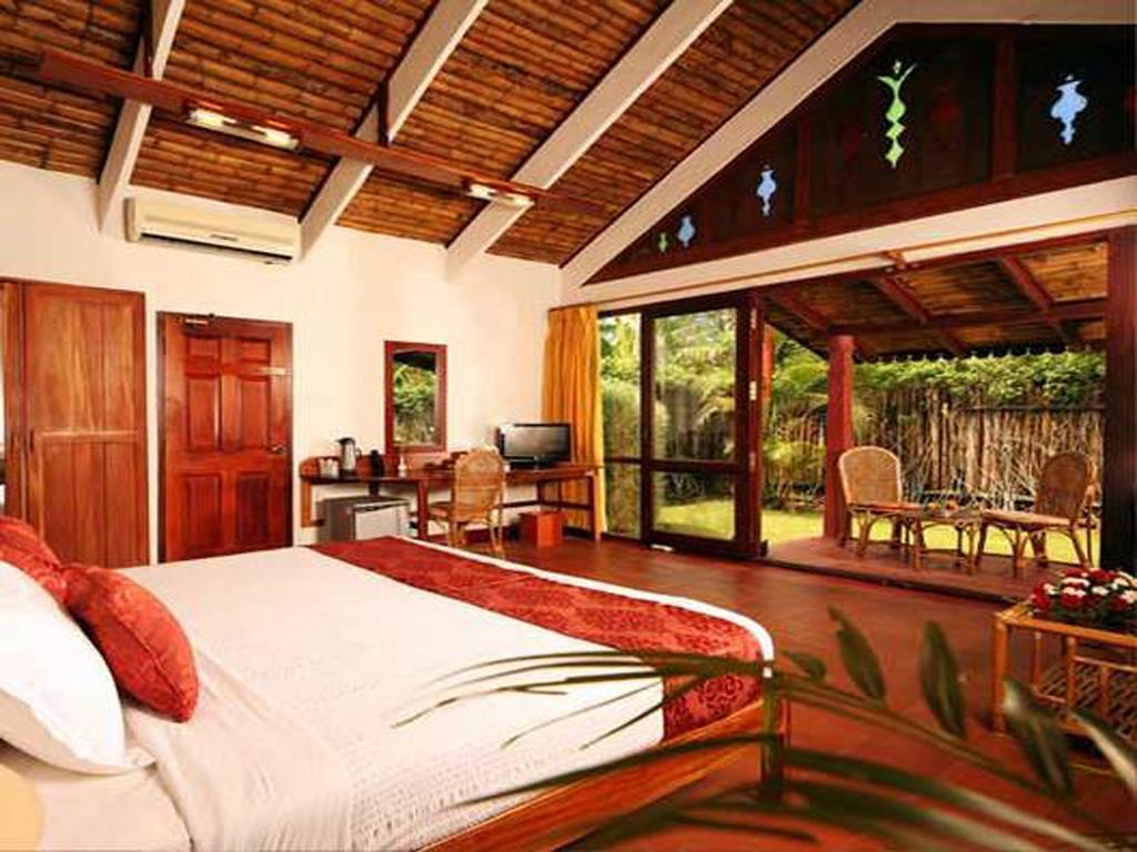 Hotel Abad Whispering Palms Kumarakom Exterior foto